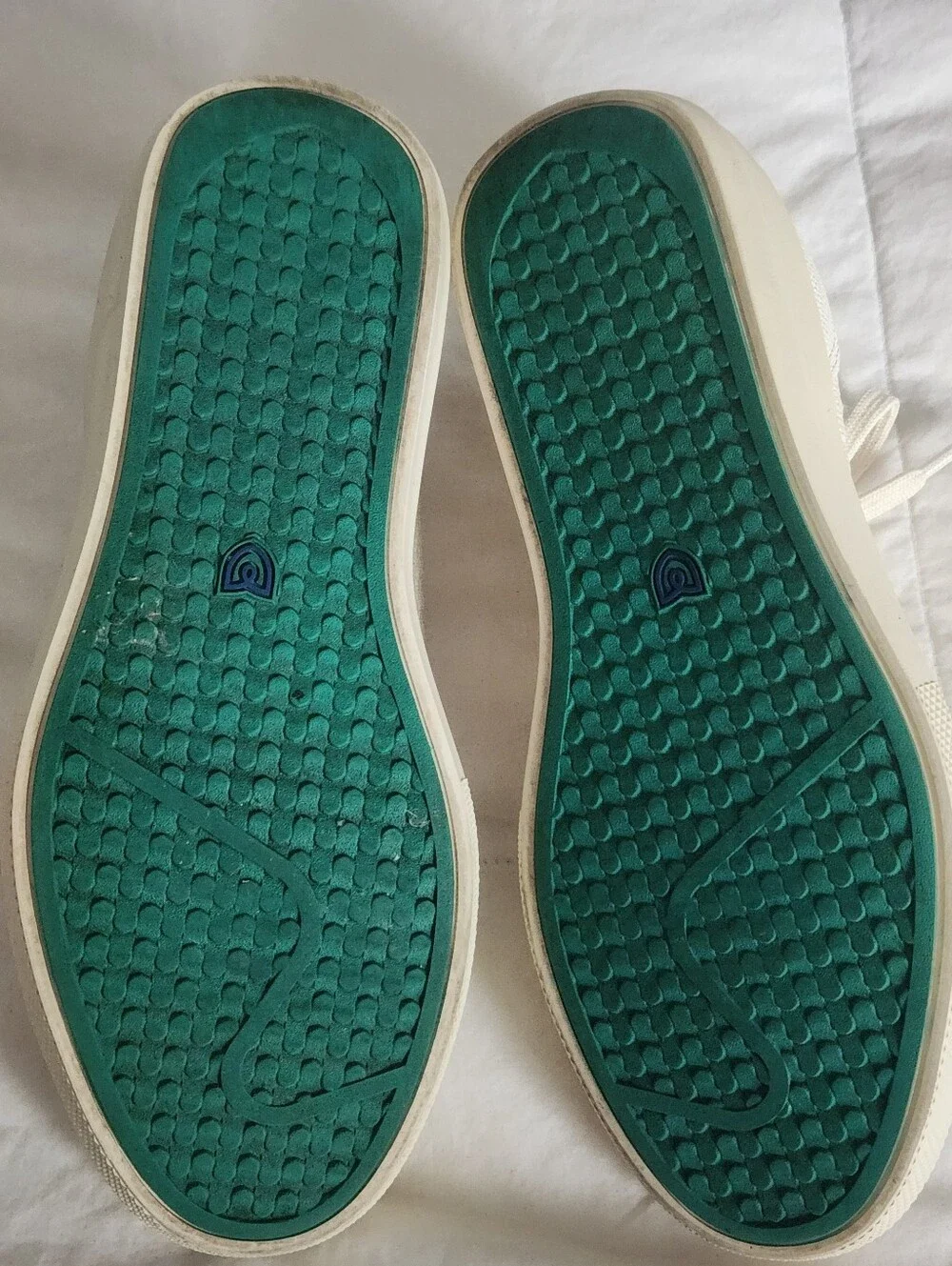 Rothys The RS02 Sneaker Womens Size 7 US Courtside White Perforated Knit Shoes